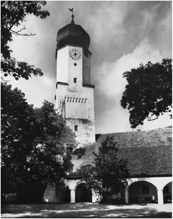 Schlo� Isareck, Schlo�hof mit Turm