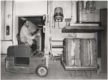 4. April 1966 Werk V Meister Rackitsch, Papiersackfertigung f�r Werk Kehlheim