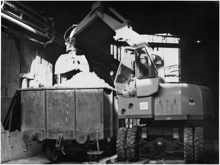 8. Dezember 1964, Entladen von Tonerde mit einem Atlas-Bagger f�r Geko III